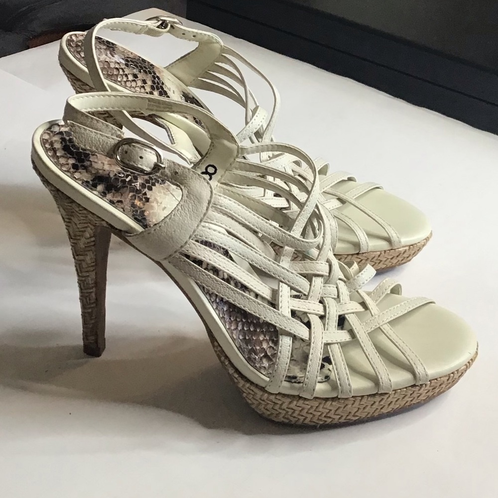8 NWOT Gianni Bini Off White Strappy Heels